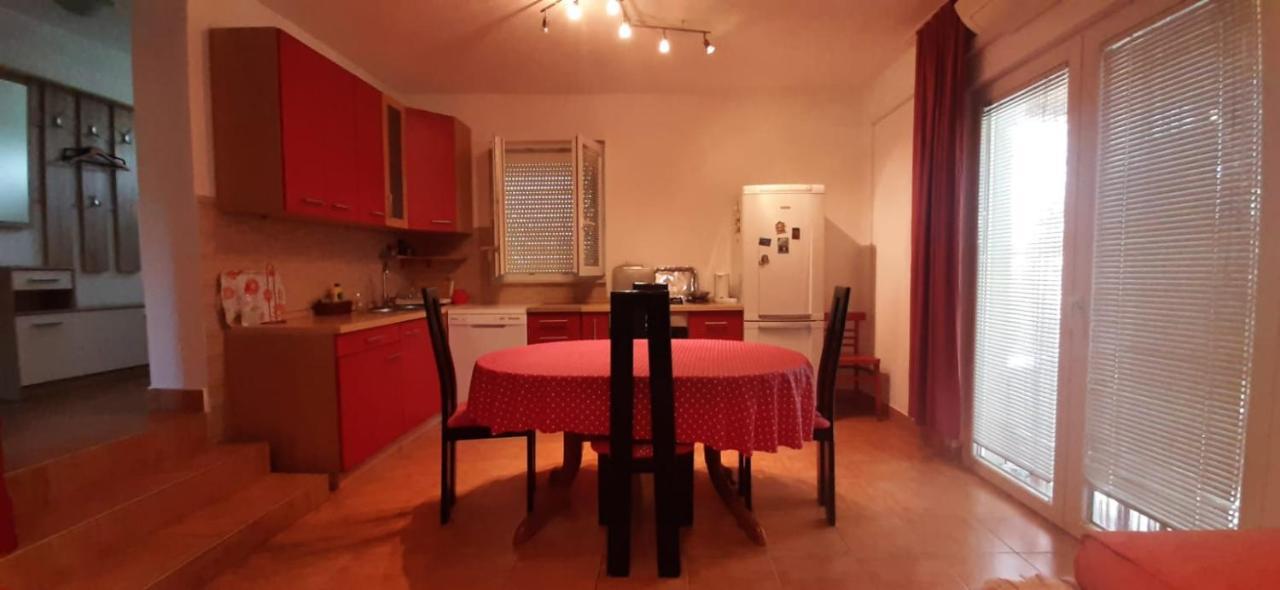 Holiday Home Zeljana Kaprije Eksteriør bilde